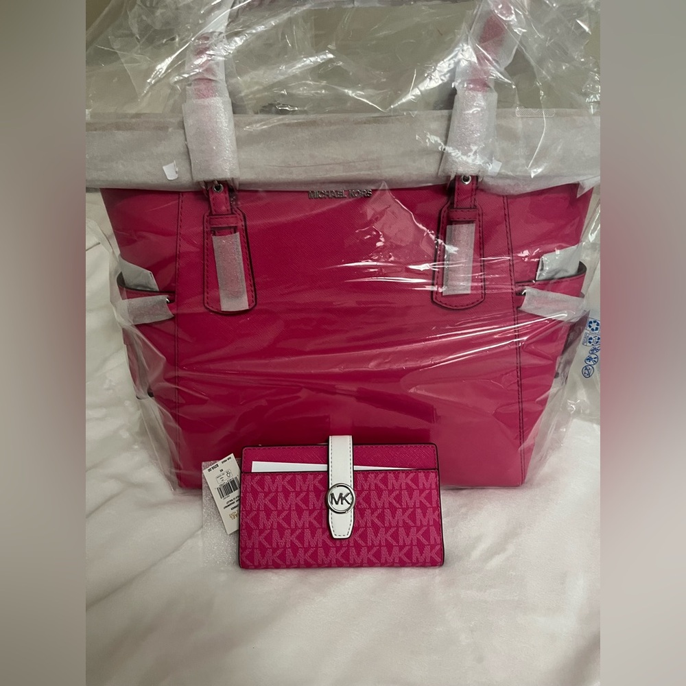 NWT Michael Kors Saffiano Leather Tote/Matching wallet set. Dragonfruit pink. - Picture 3 of 13